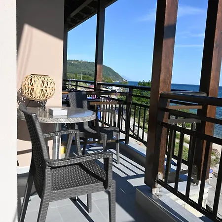 Maria Rooms To Let Ouranoupoli Exterior photo